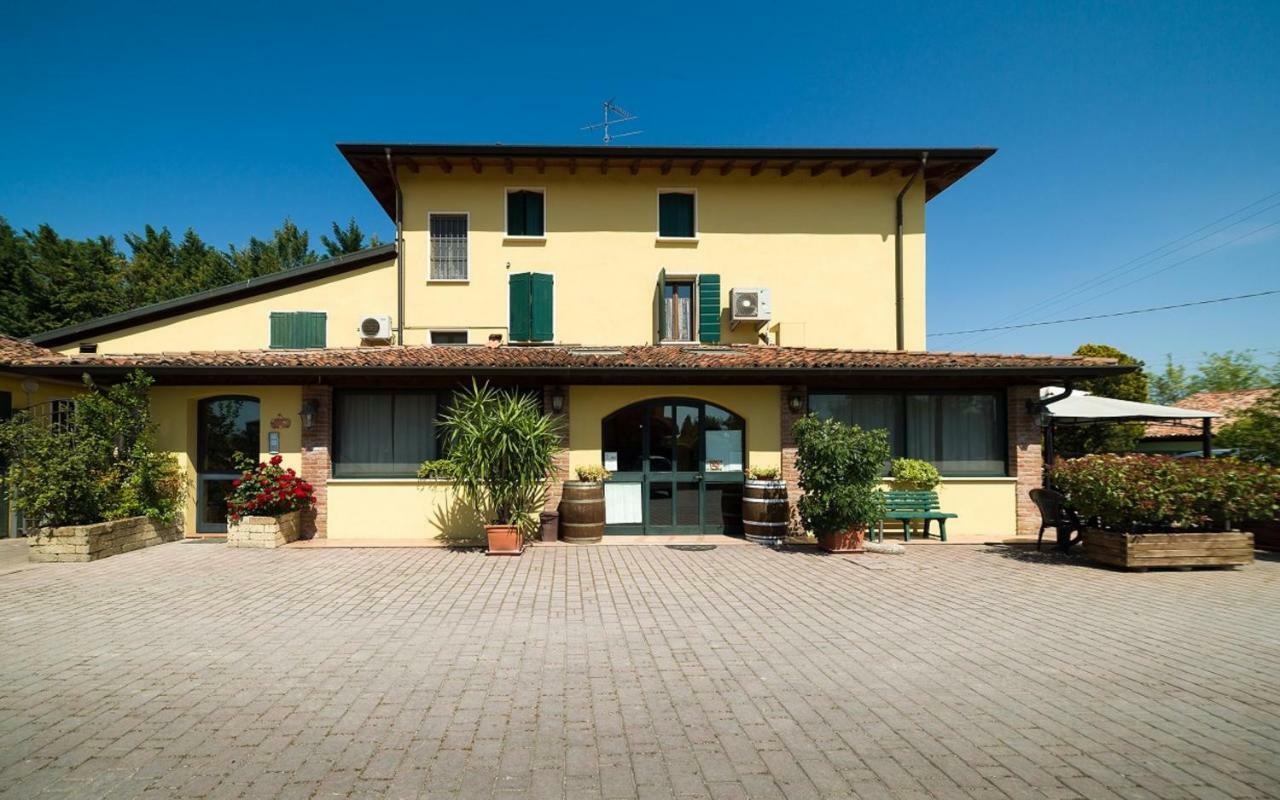 Rifugio San Lorenzo Bed & Breakfast Porto Mantovano Bagian luar foto